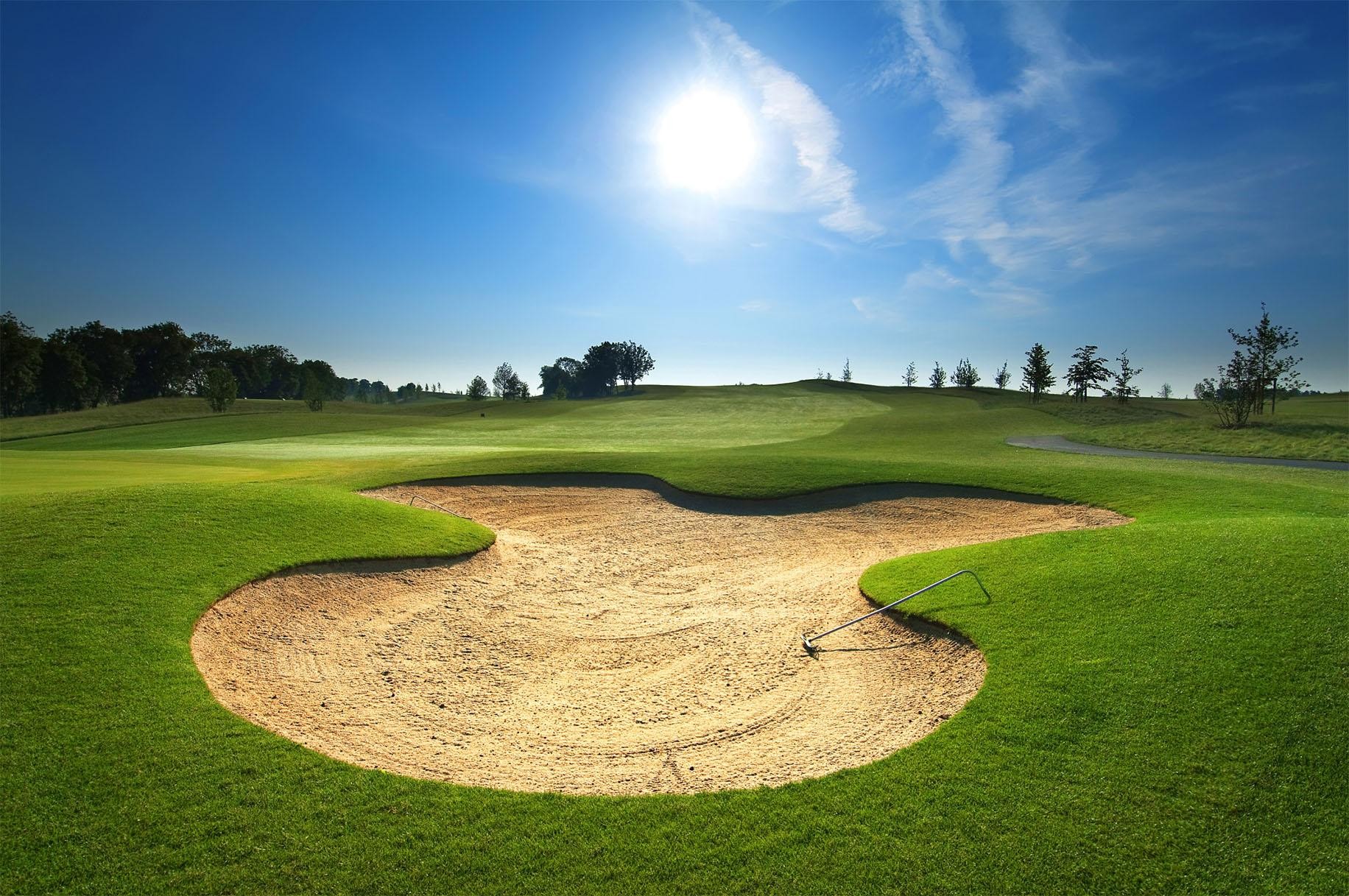 Baze sportive, terenuri de golf, etc.